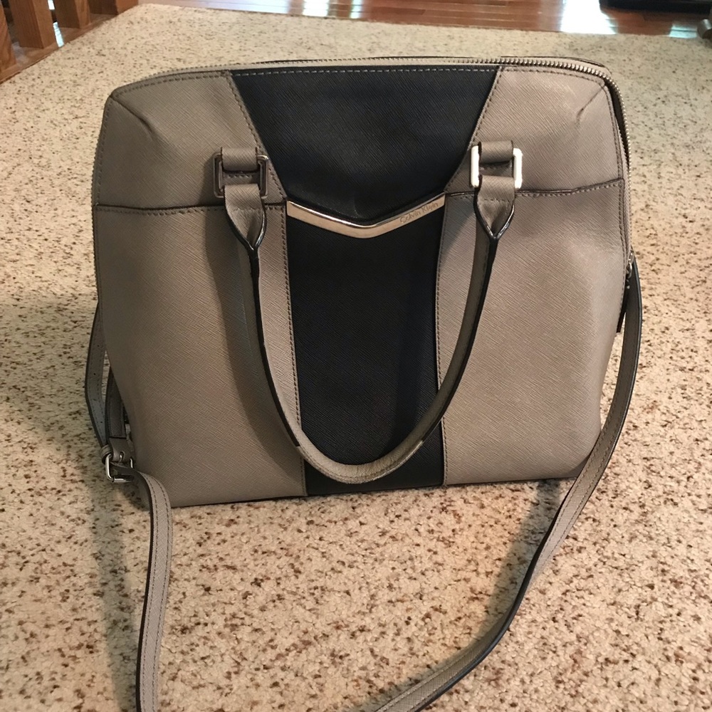 Calvin Klein women’s black gray purse crossbody